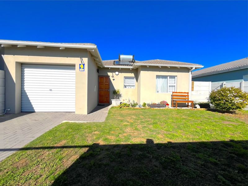 House For Sale In Port Elizabeth - Photo 2