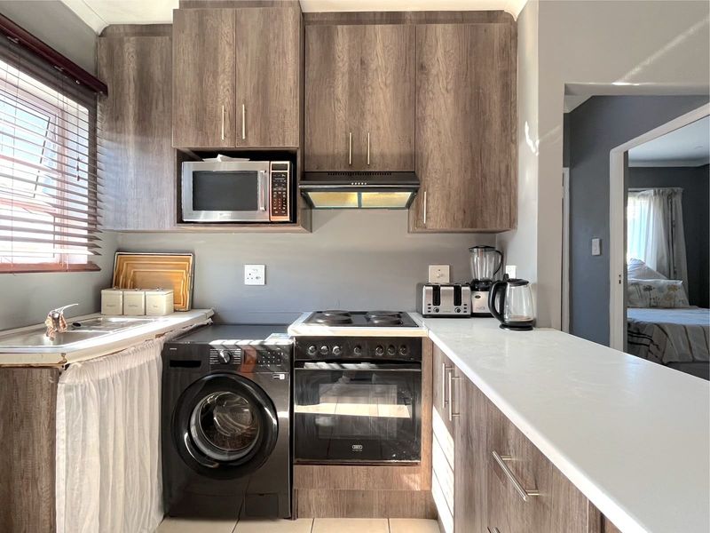 House For Sale In Port Elizabeth - Photo 2