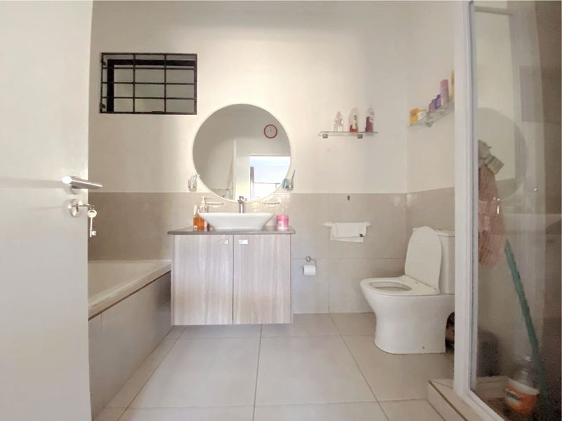 Apartment Rental Monthly In Sandton - Photo 6