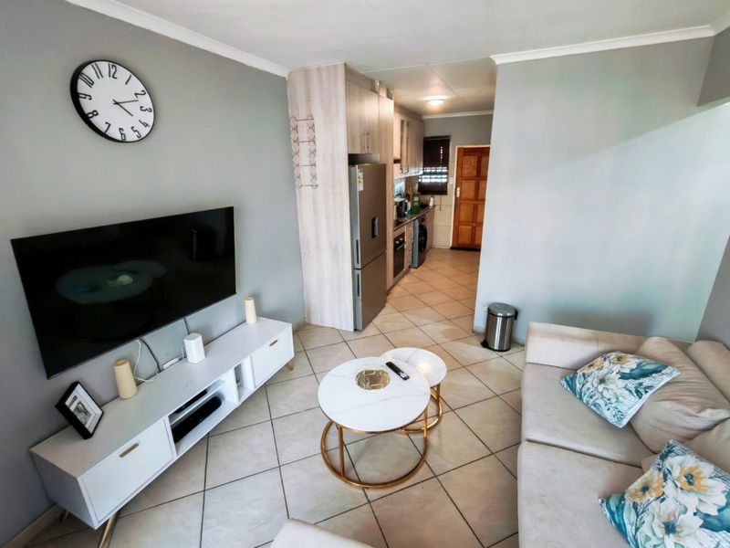 Apartment For Sale In Roodepoort - Photo 4