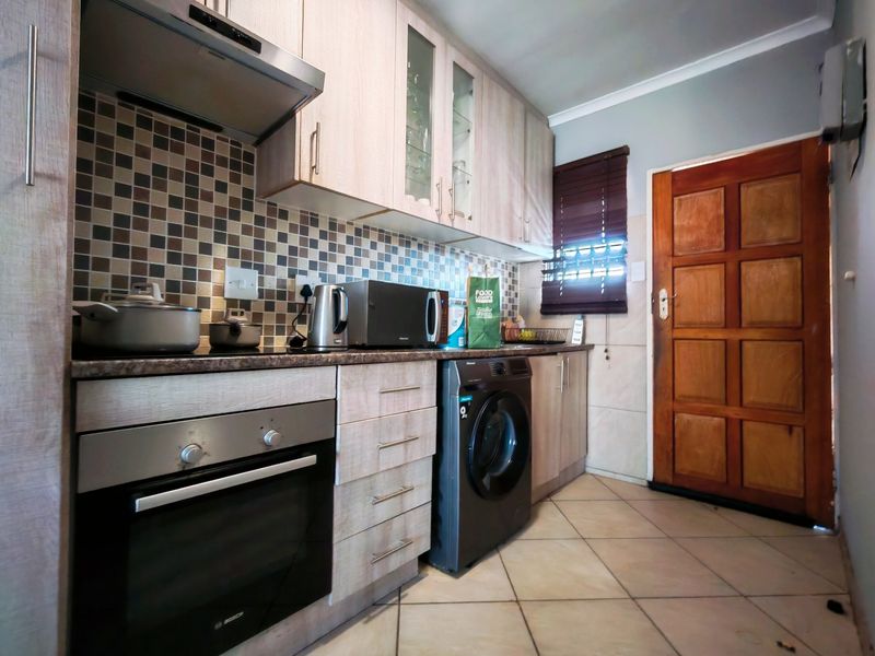 Apartment For Sale In Roodepoort - Photo 5