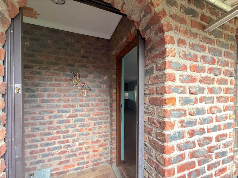 House Rental Monthly In East London - Photo 1