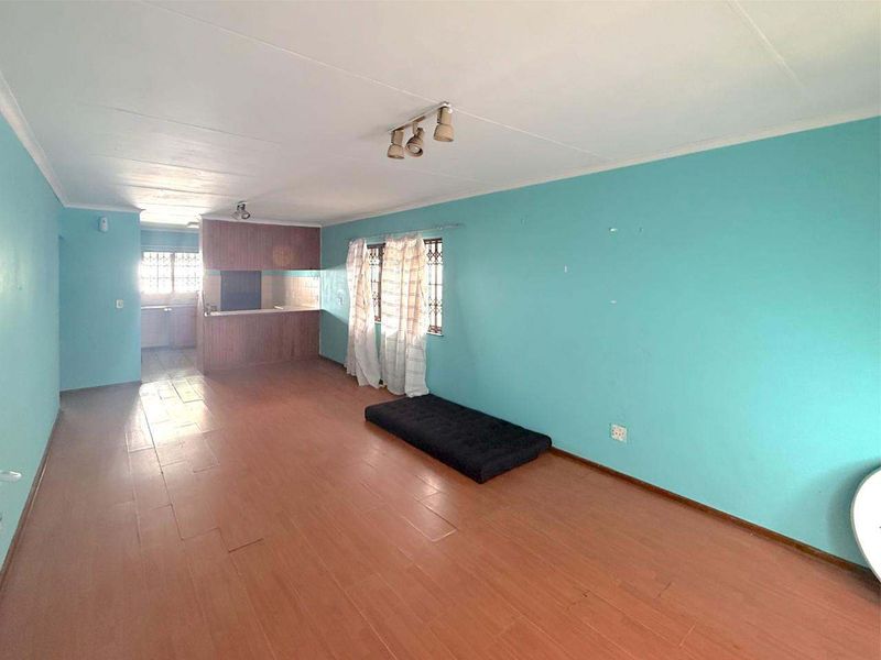 House Rental Monthly In East London - Photo 4