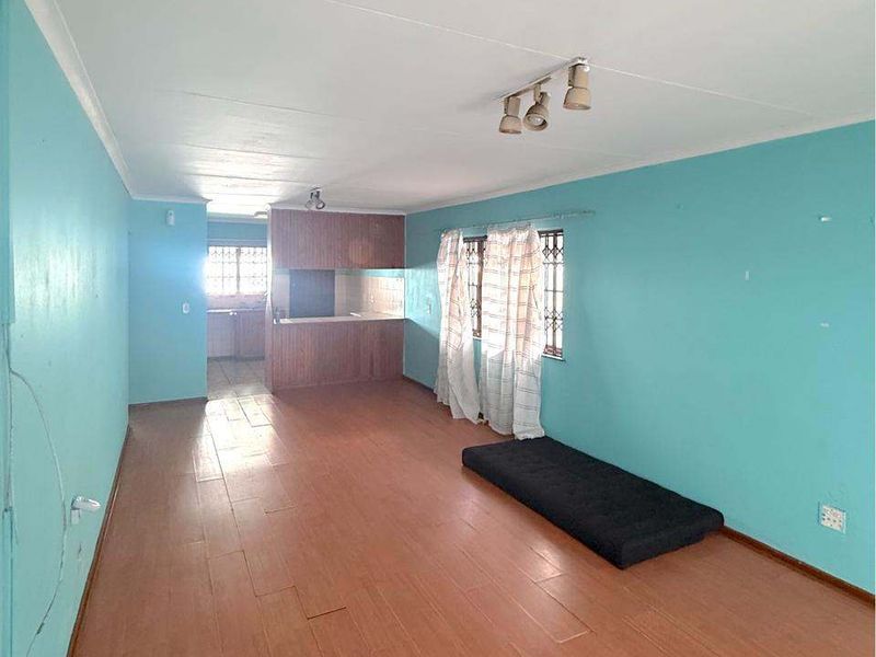 House Rental Monthly In East London - Photo 3