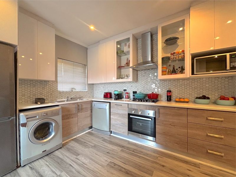 House Pending Sale In Port Elizabeth - Photo 9