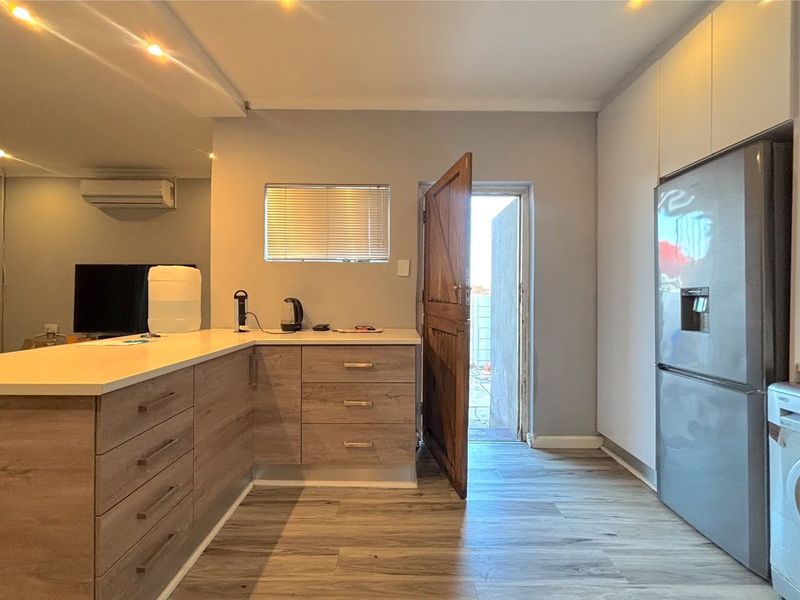 House Pending Sale In Port Elizabeth - Photo 10