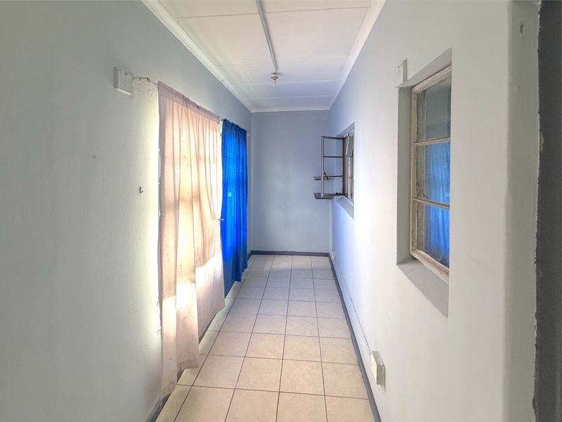House For Sale In East London - Photo 4