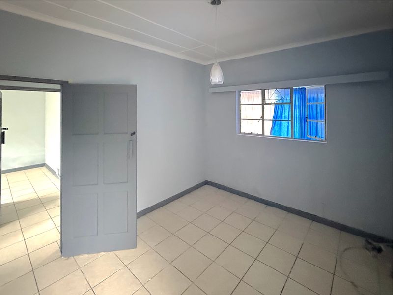 House For Sale In East London - Photo 8