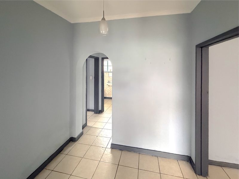 House For Sale In East London - Photo 5