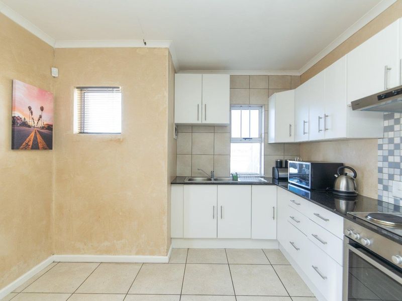 House For Sale In Port Elizabeth - Photo 2