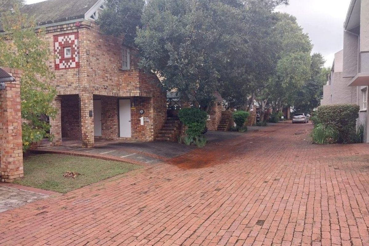 Townhouse For Sale In Port Elizabeth - Photo 4