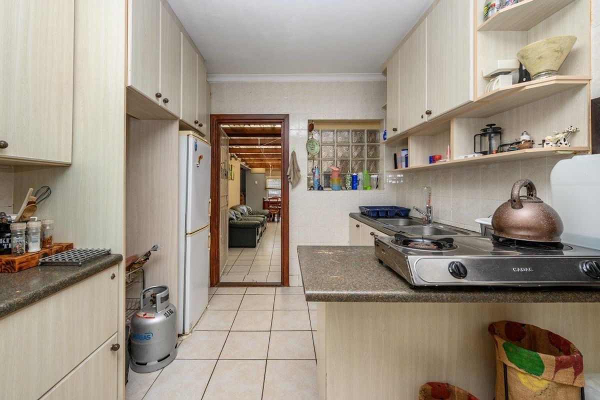 House For Sale In Port Elizabeth - Photo 2