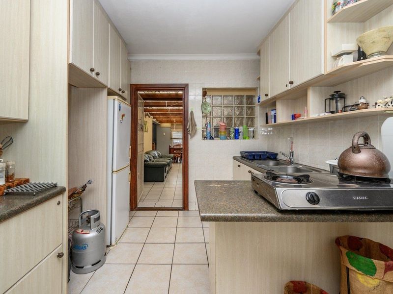 House For Sale In Port Elizabeth - Photo 2