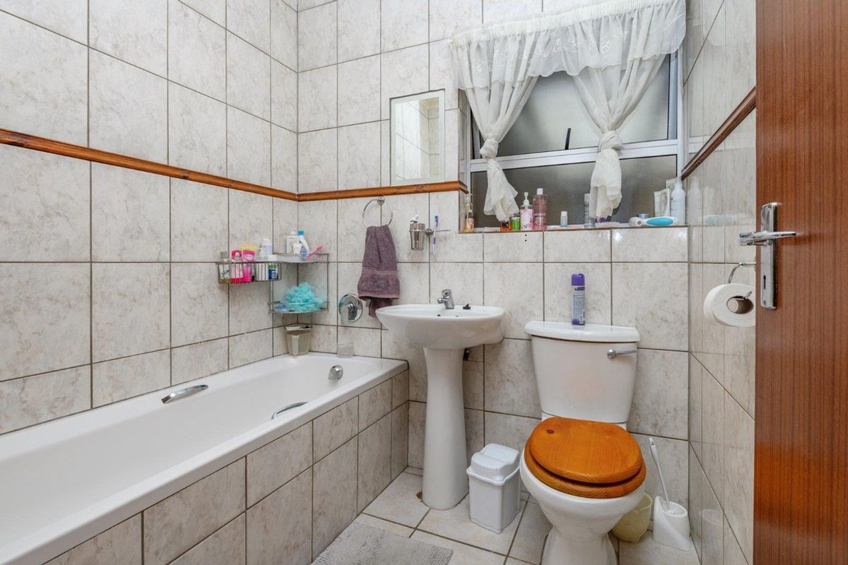 House For Sale In Port Elizabeth - Photo 4