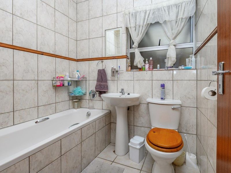 House For Sale In Port Elizabeth - Photo 4