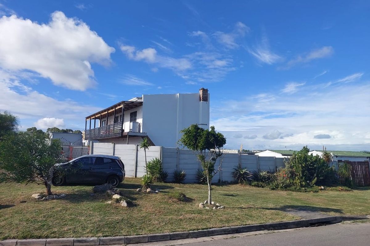 House For Sale In Port Elizabeth - Photo 2