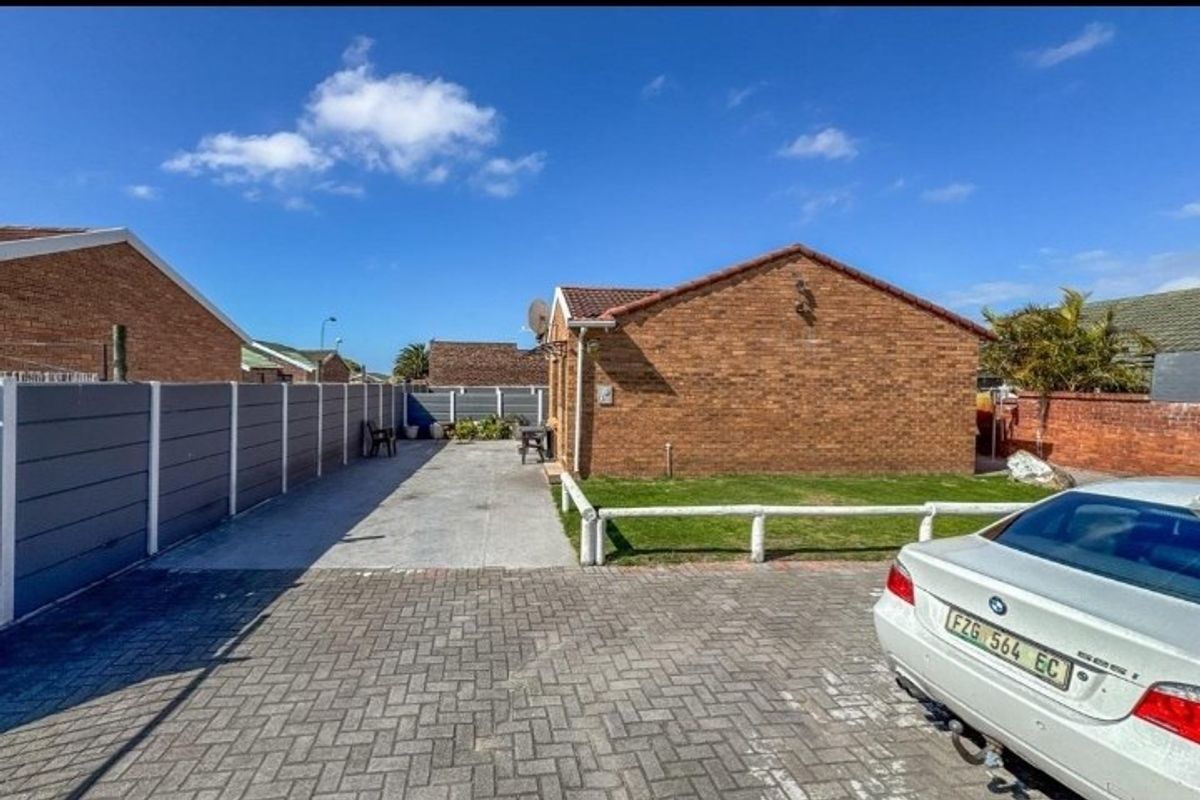 House Pending Sale In Port Elizabeth - Photo 3