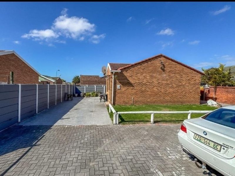 House Pending Sale In Port Elizabeth - Photo 3