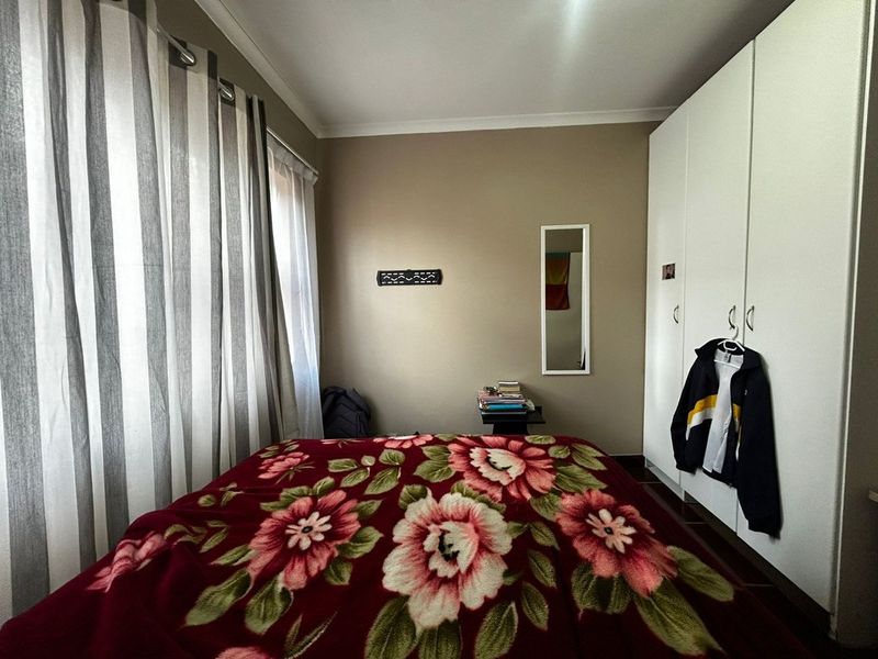 House Pending Sale In Port Elizabeth - Photo 8