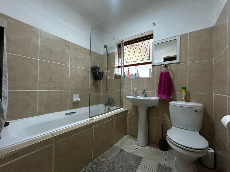 House Pending Sale In Port Elizabeth - Photo 7