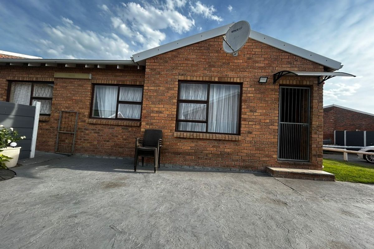 House Pending Sale In Port Elizabeth - Photo 2