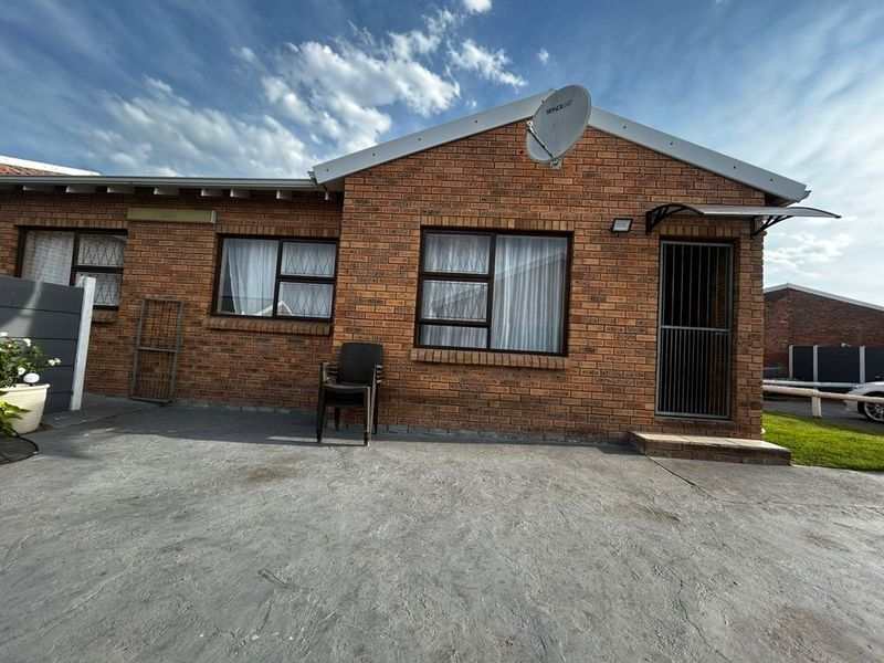 House Pending Sale In Port Elizabeth - Photo 2