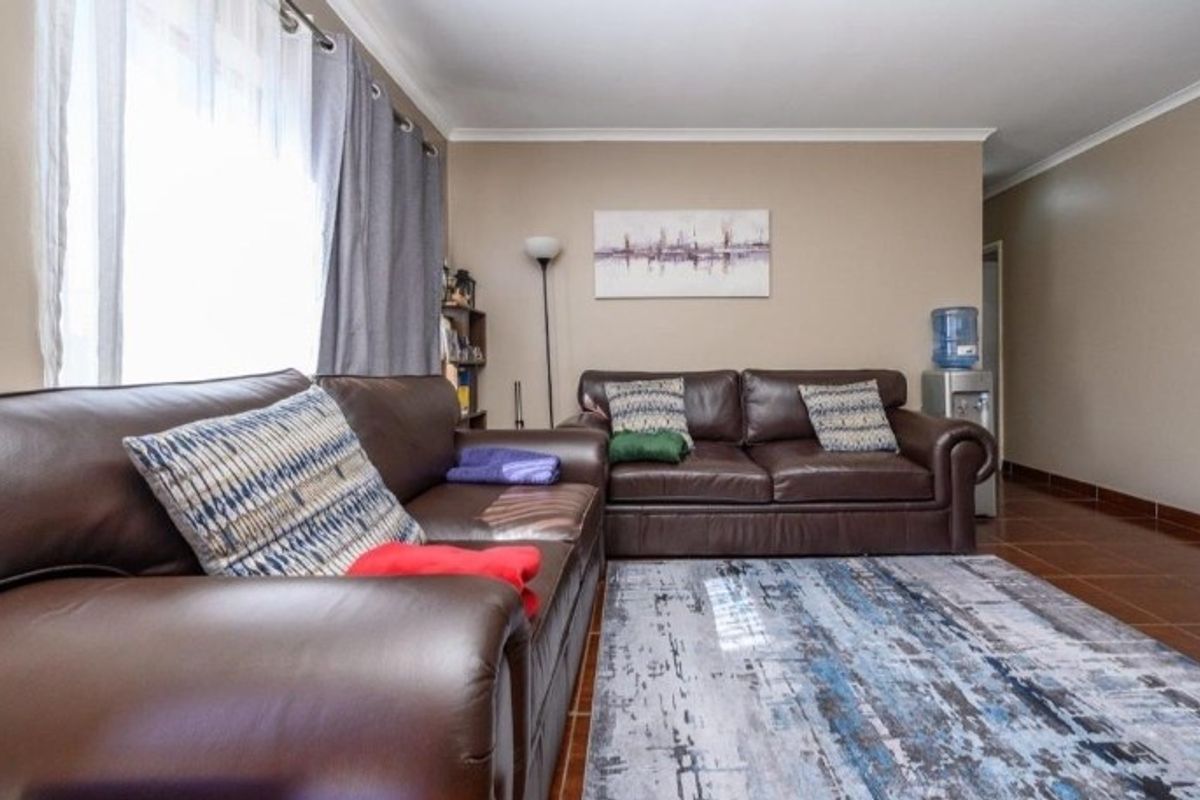 House Pending Sale In Port Elizabeth - Photo 4