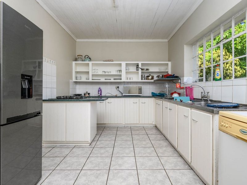 House Pending Sale In Port Elizabeth - Photo 4