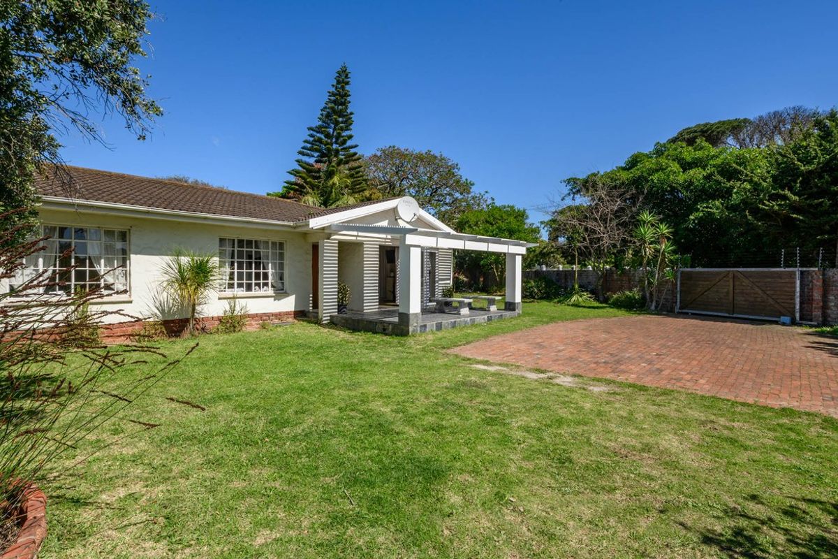 House Pending Sale In Port Elizabeth - Photo 2