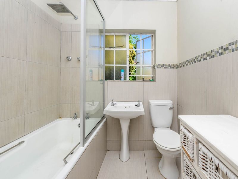 House Pending Sale In Port Elizabeth - Photo 9