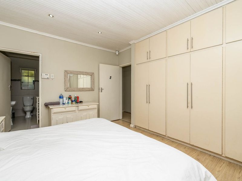 House Pending Sale In Port Elizabeth - Photo 8