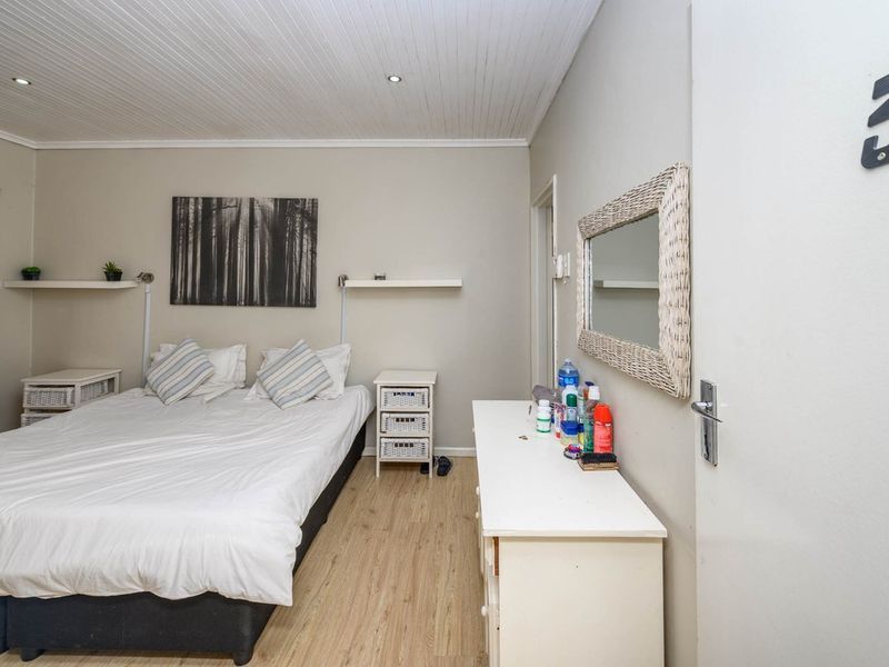 House Pending Sale In Port Elizabeth - Photo 6