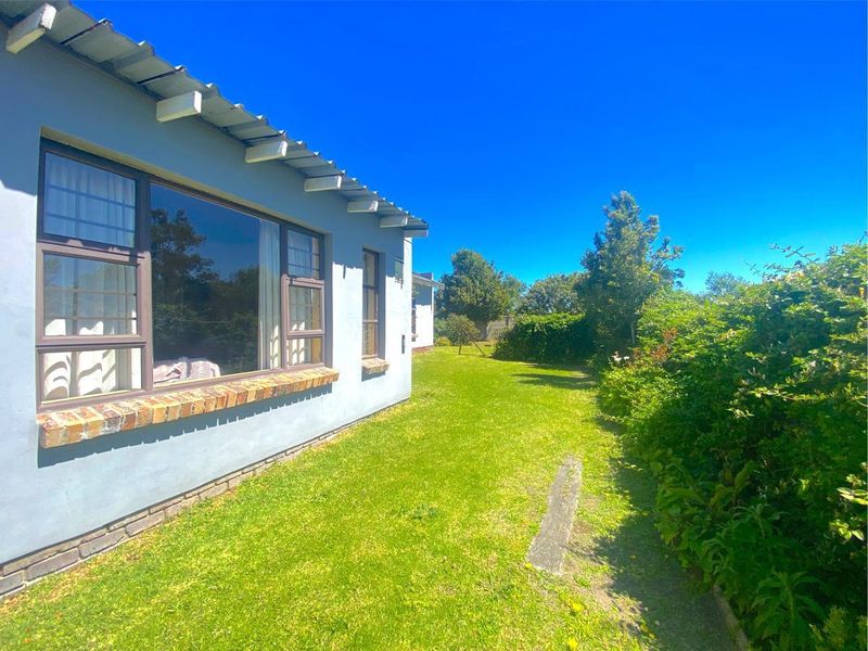 House For Sale In Port Elizabeth - Photo 2