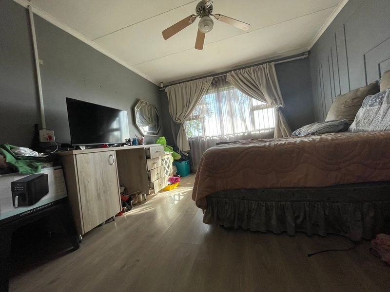 House For Sale In East London - Photo 9