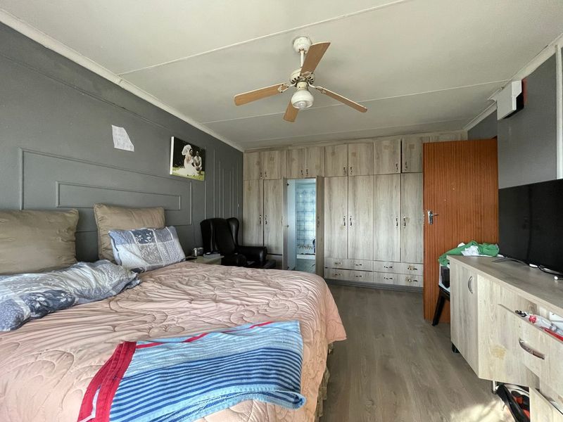 House For Sale In East London - Photo 8