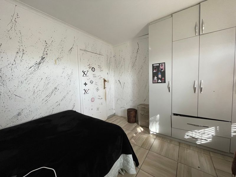 House For Sale In East London - Photo 6