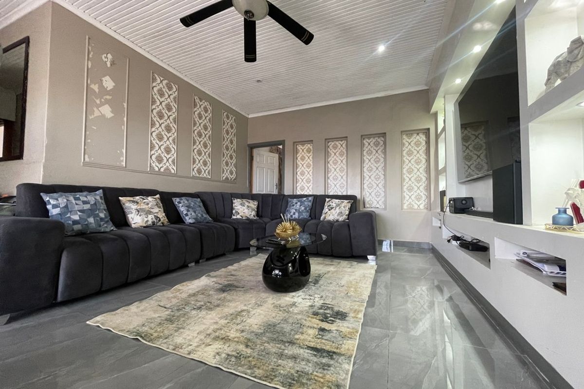 House For Sale In East London - Photo 2