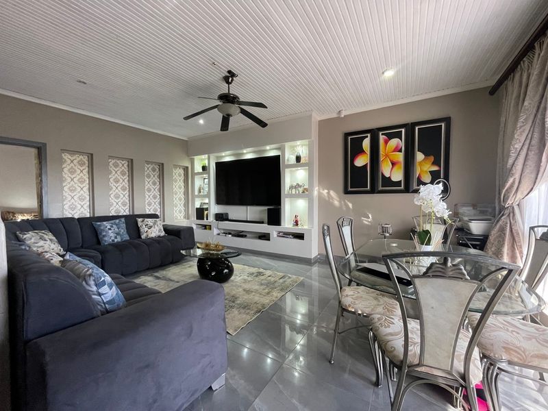 House For Sale In East London - Photo 1