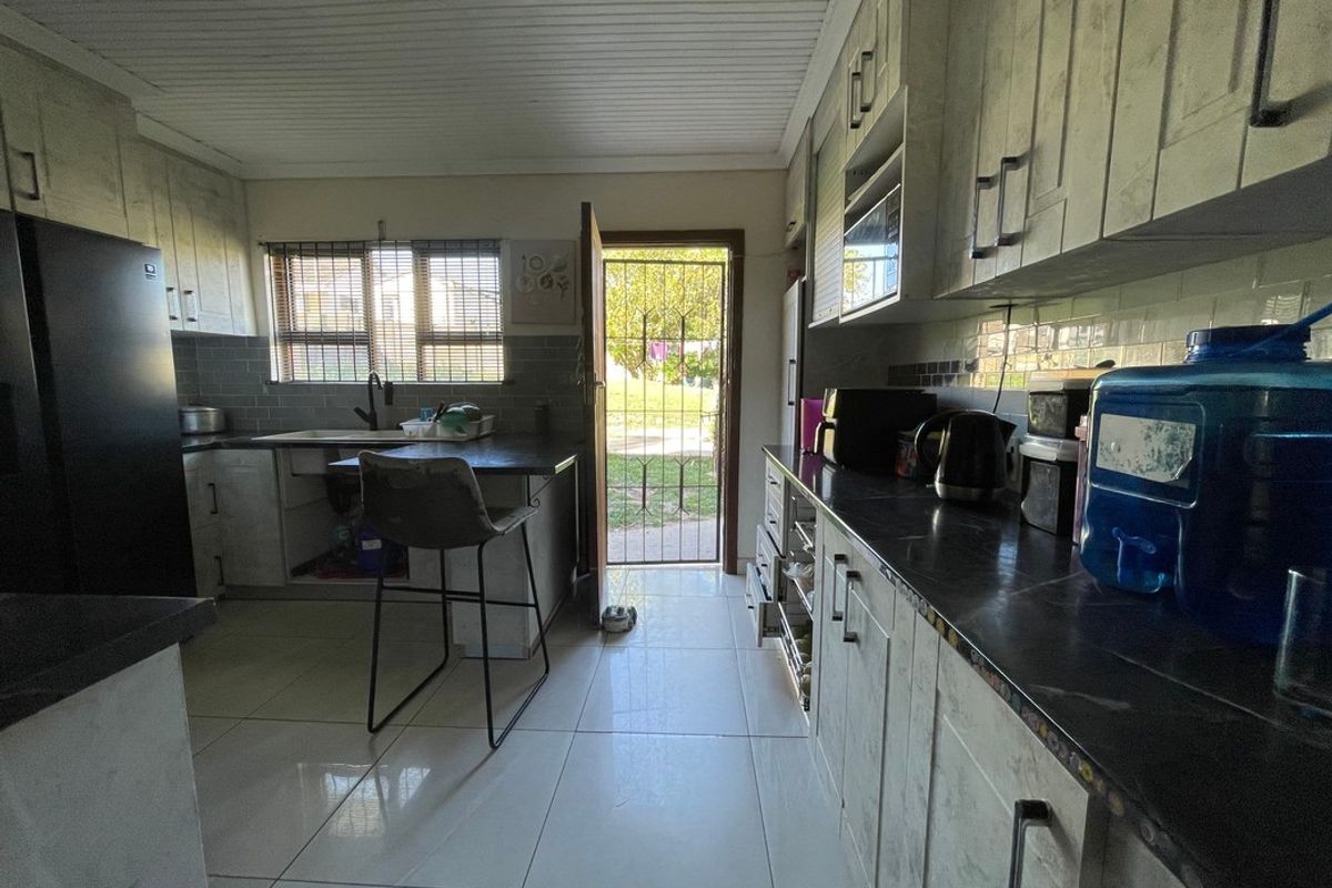House For Sale In East London - Photo 5
