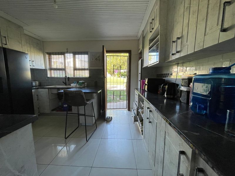 House For Sale In East London - Photo 5