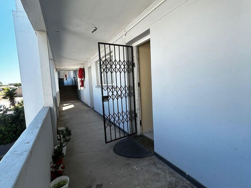 Apartment For Sale In Port Elizabeth - Photo 5