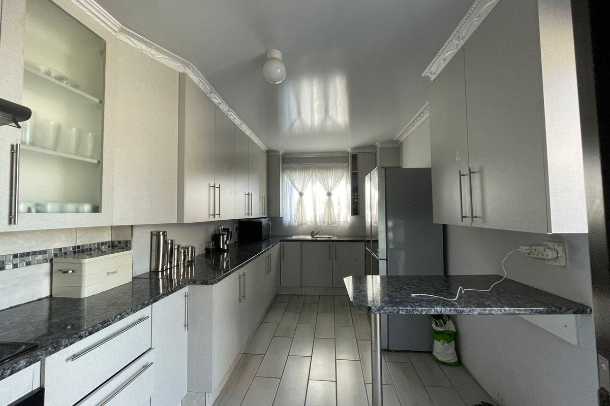 House For Sale In East London - Photo 5