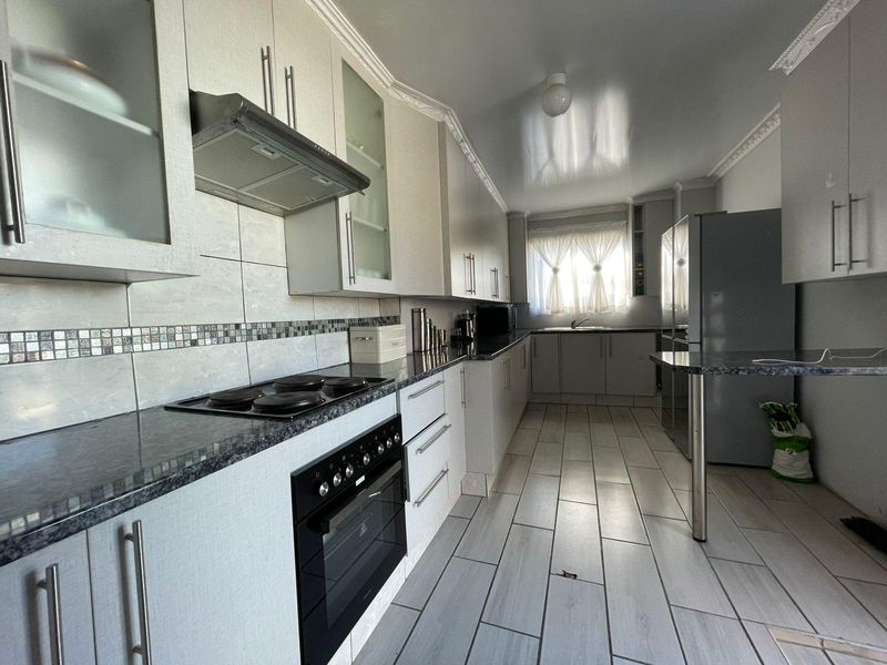 House For Sale In East London - Photo 7