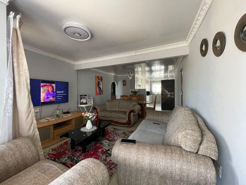House For Sale In East London - Photo 1