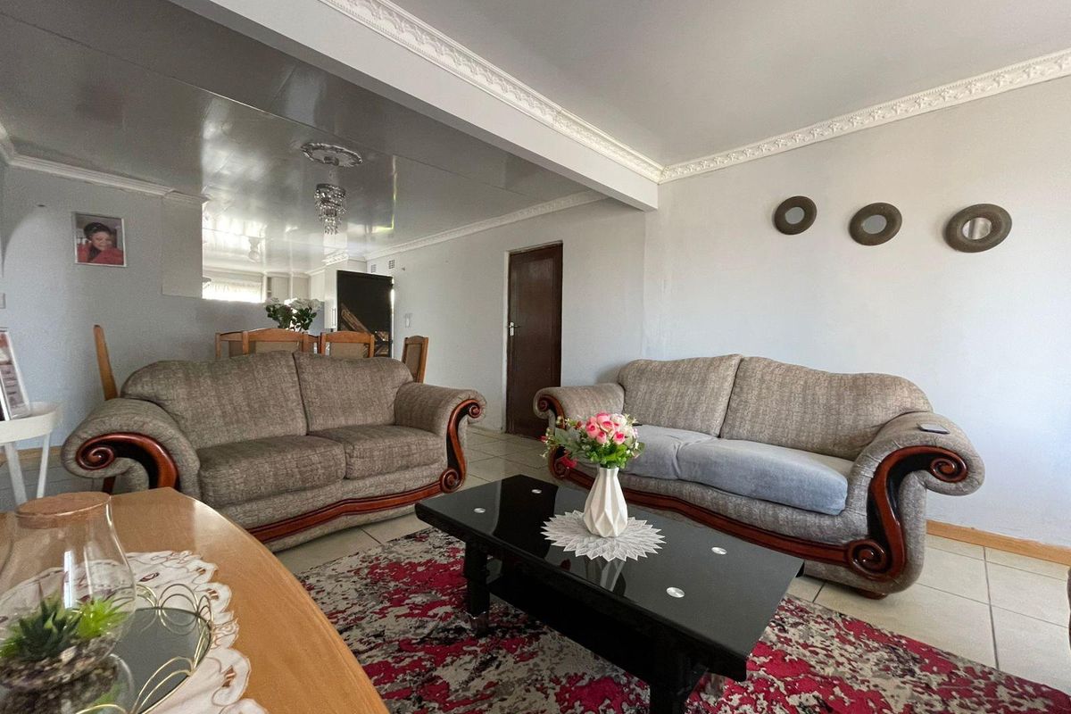 House For Sale In East London - Photo 2