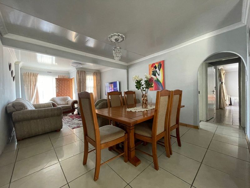 House For Sale In East London - Photo 3