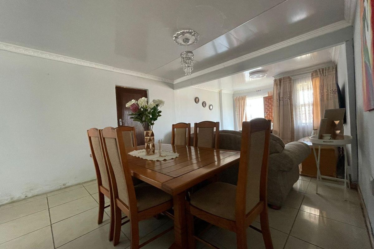 House For Sale In East London - Photo 4