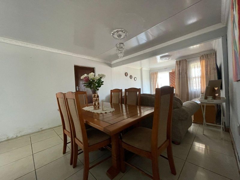 House For Sale In East London - Photo 4