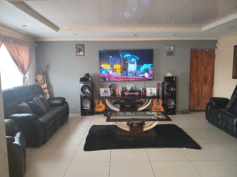 House Sold In Benoni - Photo 2