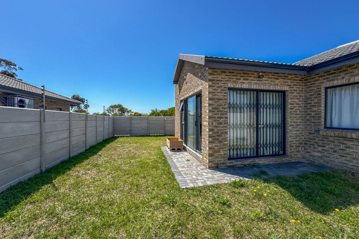 House For Sale In Port Elizabeth - Photo 2